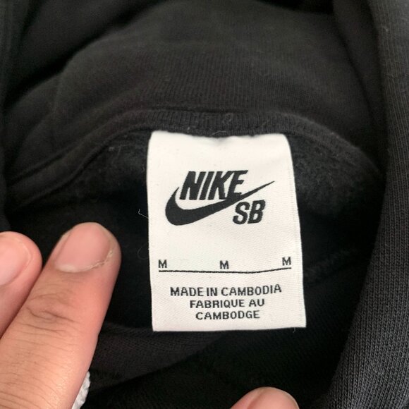 NIKE SB Pullover Hoodie - Picture 2 of 3